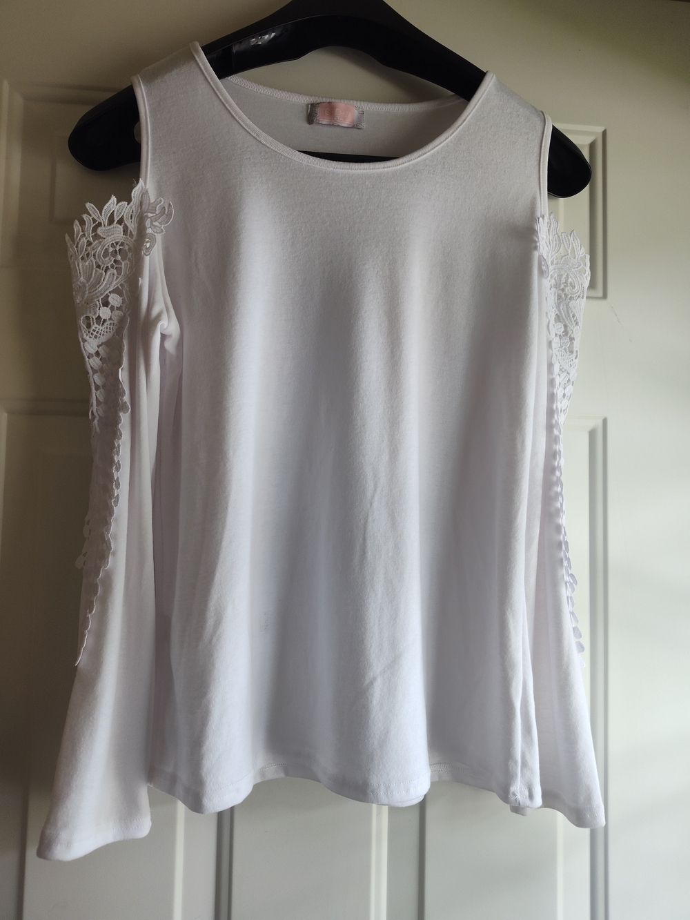 Women's Crystal Kobe Lacy White Cold-Shoulder  Top Size Large bust: 38'